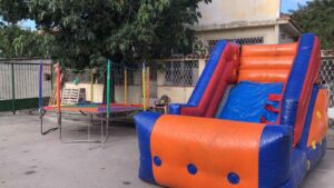 Aluguel de tobogã escorregador inflável pequeno – RJ